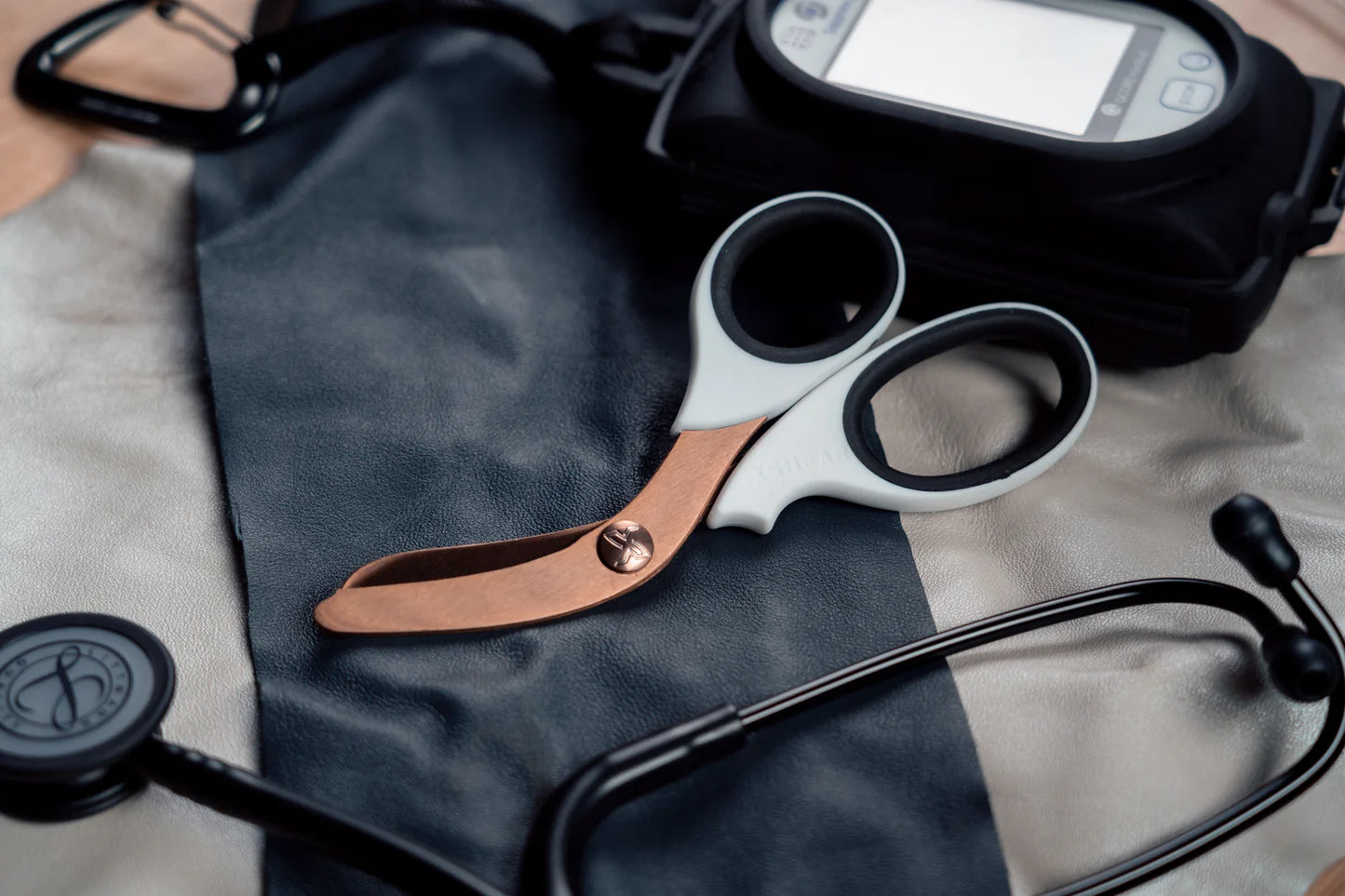 XShear Heavy Duty Trauma Shears White and Rose Gold